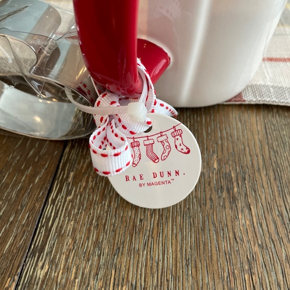 Rae Dunn COOKIES FOR SANTA Mug with Mitten Cookie Cutter & Gift Tag - Picture 4 of 7